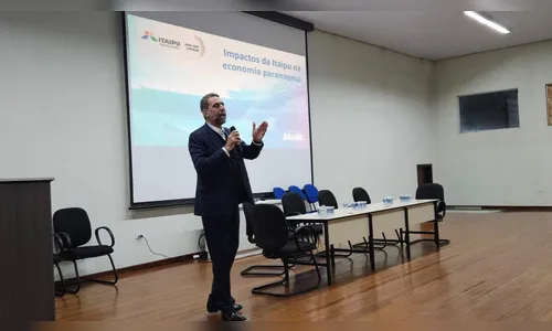 Diretor-geral da Itaipu ministra palestra para acadêmicos da Unespar