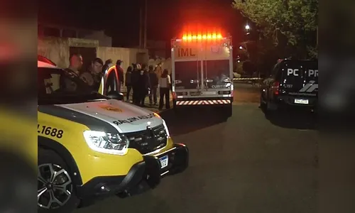 Entregador é morto e cliente baleada durante ataque a tiros no Paraná