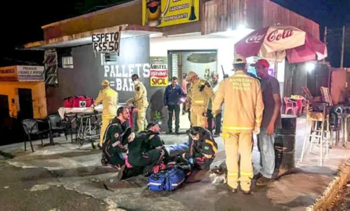 Homem leva facada da esposa e vê mulher bebendo pinga ao pedir socorro