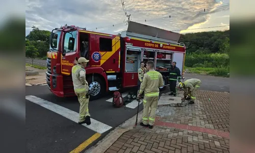 Homem se perde no esgoto ao tentar pegar iPhone 15 que caiu em bueiro