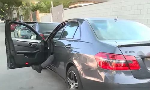 Homem diz ser delegado, tenta sair de casa noturna sem pagar e é preso