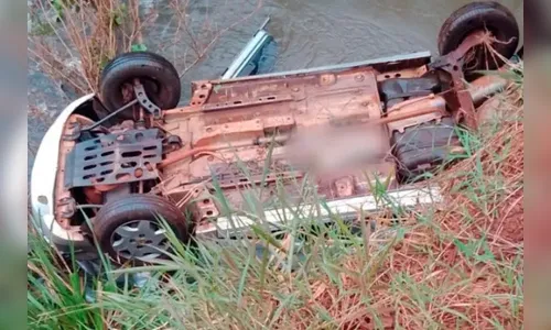 Idosa de 71 anos morre ao cair com carro dentro de rio em Campo Mourão