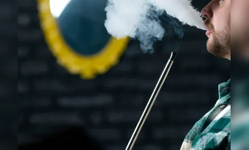 Jovem é baleado enquanto fumava narguilé na casa da avó