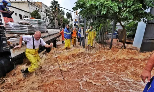 Meio milhão de pessoas foram afetadas pelas chuvas no RS