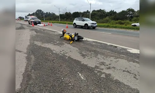 Moto bate contra caminhão e piloto que estava a caminho de casa morre