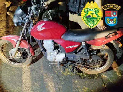 Moto furtada é localizada pela PM dentro de buraco