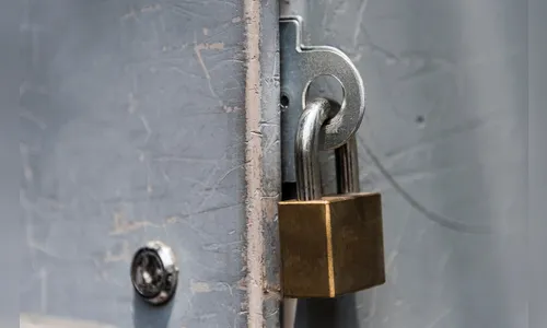 Mulher apanha do marido e fica trancada dentro de casa na Vila Reis