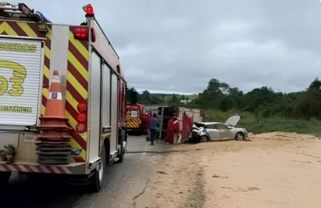 Mulher de 20 anos fica em estado gravíssimo após colisão na BR 277