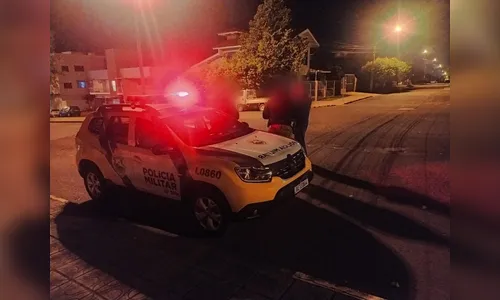 Mulher espera um dia para ir ao hospital após levar facada do marido
