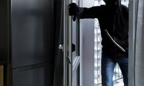 Mulher que acompanha mãe internada no hospital tem a casa furtada