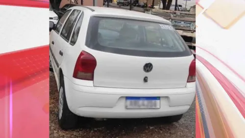 O carro foi furtado na madrugada de quinta-feira (9