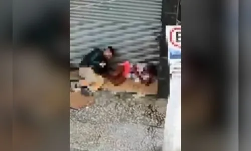 Revolta: homem é flagrado estuprando mulher em situação de rua