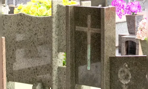 Cerca de 200 placas de bronze são furtadas de túmulos no norte do PR