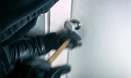 Pai denuncia filho à polícia após homem furtar a residência da família