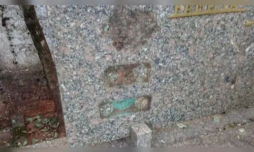 Túmulos do cemitério de Kaloré tiveram peças de bronze furtadas