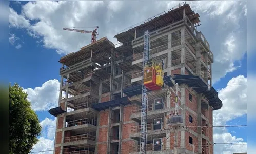 Maior espaço útil: escolha o elevador de carga ideal para sua obra