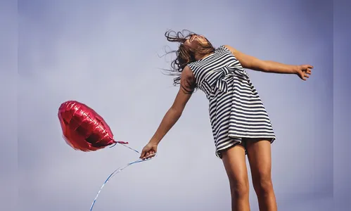 O homem mais feliz do mundo é o que entendeu que isso é impossível