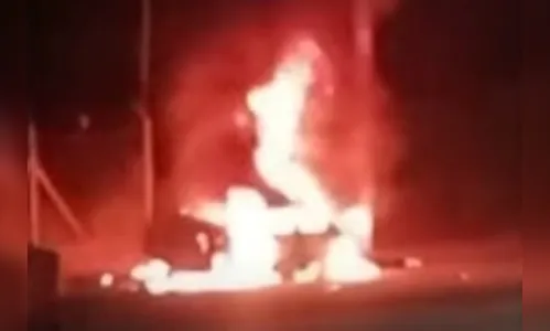 Jovem de 18 anos morre carbonizado após bater o carro do pai