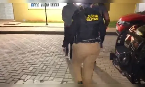 Pai deixa filho de 2 anos inconsciente ao arremessar criança na parede