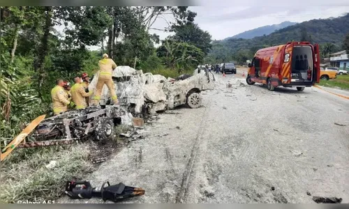 Acidente com caminhão deixa um morto no PR e cena impressiona