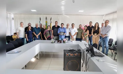 Conecta entrega “Selo Prata” ao prefeito Junior da Femac