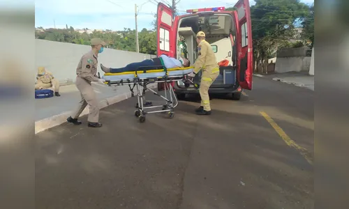 Fios soltos em rua de Apucarana causam acidente com motocicleta