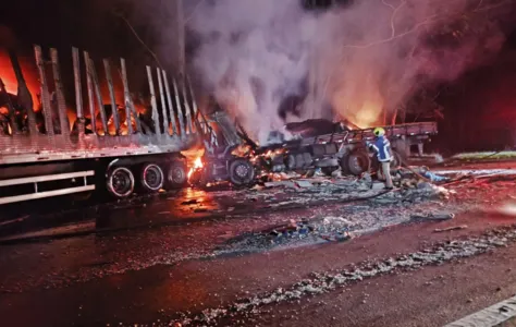 Rodovia ficou totalmente bloqueada por mais de sete horas