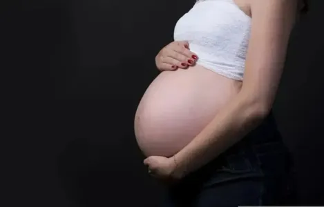Vítima está grávida de seis meses, segundo a polícia