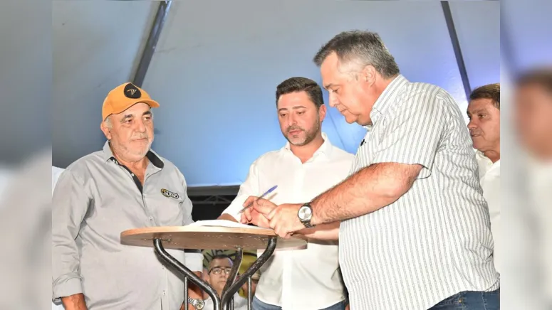 Beto Preto e prefeito de Jandaia do Sul Lauro Junior no Festival da Cachaça