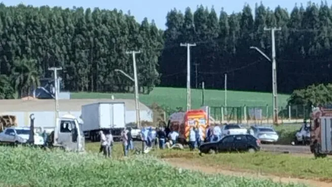 A colisão envolveu uma moto e um carro em frente ao Parque Industrial,