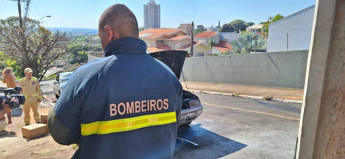 Bombeiros foram chamados para garantir fim do incêndio