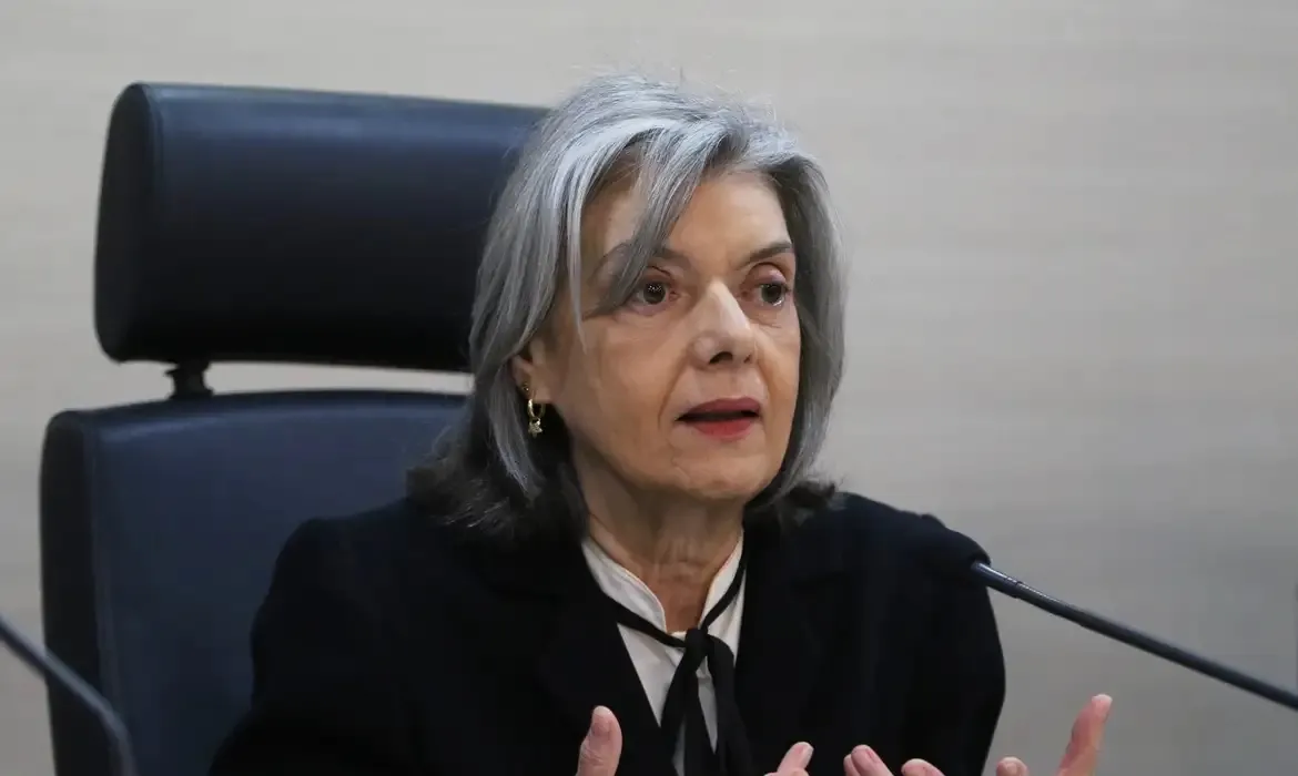 Cármen Lúcia tomou posse no cargo de presidente do TSE