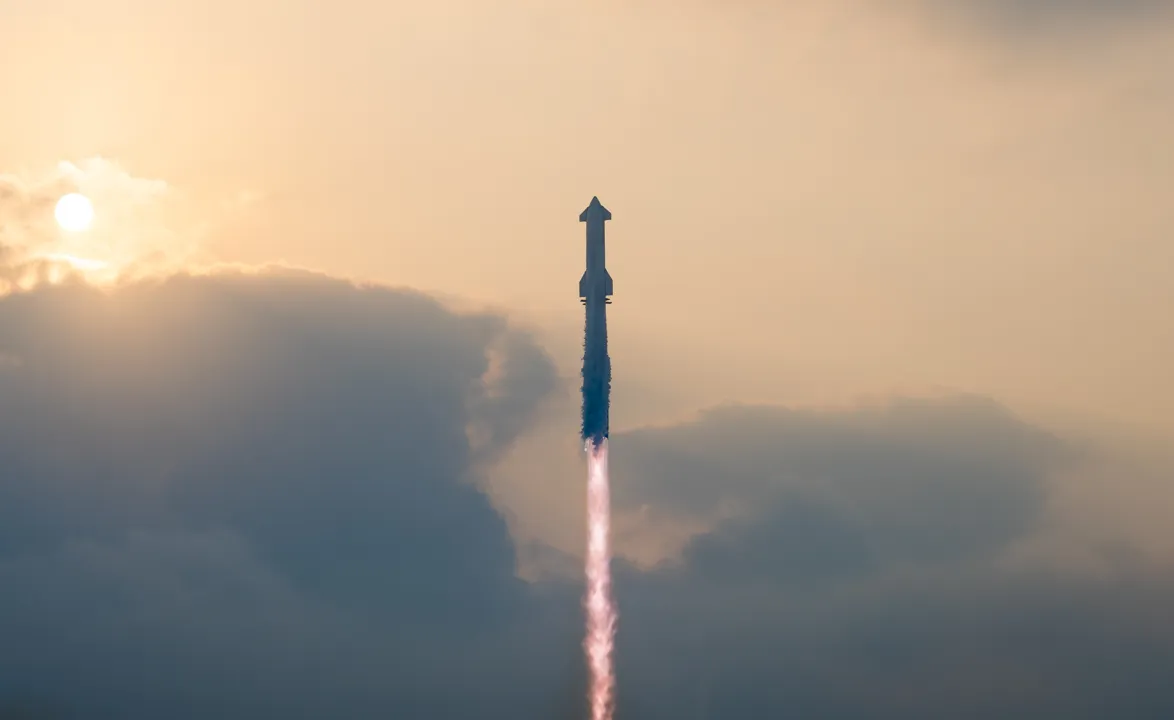O lançamento de quinta-feira foi o mais recente teste de vôo de um foguete que a SpaceX classificou como o mais poderoso já construído