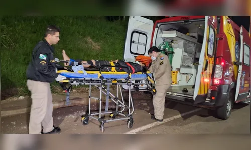 Motociclista de 26 anos fica ferido após acidente em Apucarana