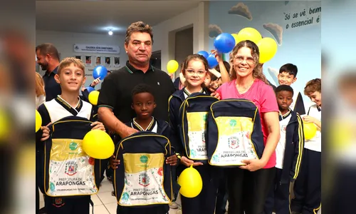 Arapongas faz entrega de 12 mil mochilas para alunos da rede municipal