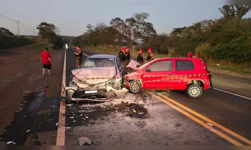 Acidente na PR-323 tira a vida de uma mulher e deixa dois feridos