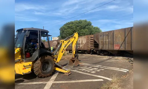 Apucarana: vagão sai dos trilhos e trem fica parado em cruzamentos