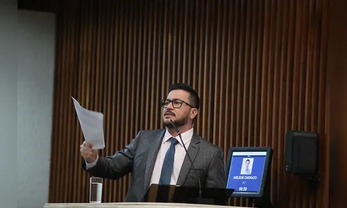 Oposição vai entrar na Justiça contra terceirização de colégios no PR