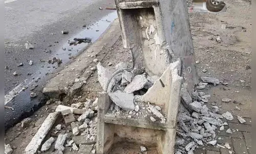 Homem bate Fusca em poste em Jardim Alegre e é detido por embriaguez