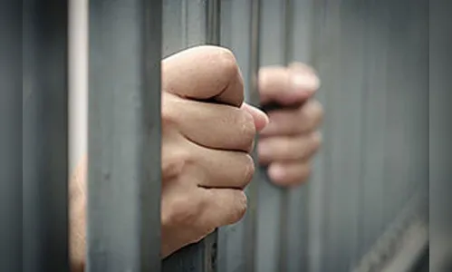 Homem é preso por ameaçar vizinha de morte e dirigir embriagado