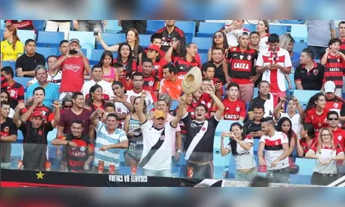 Mais de 30 torcedores de Flamengo e Vasco são levados a delegacias