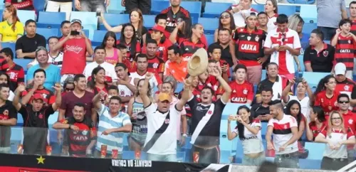 Mais de 30 torcedores de Flamengo e Vasco são levados a delegacias
