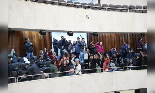 Deputados aprovam terceirização de escolas; veja os colégios da região