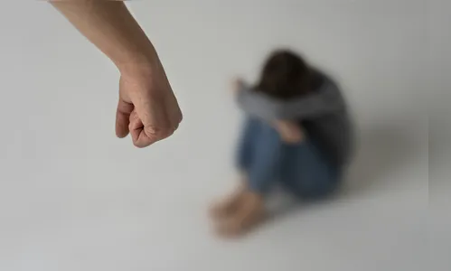 Mulher apanha do marido ao tentar sair de casa para ir ao CRAS