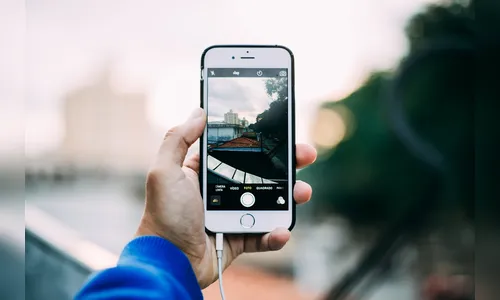 Mulher perde mil reais ao tentar comprar iPhone e cair em golpe