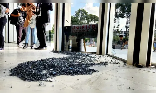 Três pessoas ficam feridas durante protesto na Assembleia Legislativa