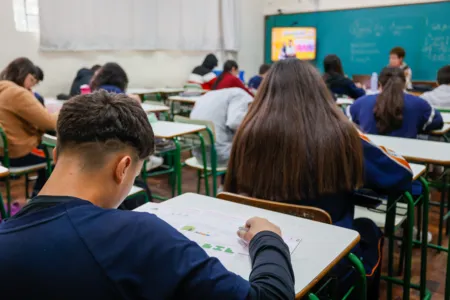 Consulta ocorreu em 177 escolas do Paraná