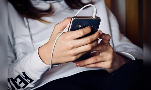 Inteligência artificial: mulheres trocam homens reais por ChatGPT