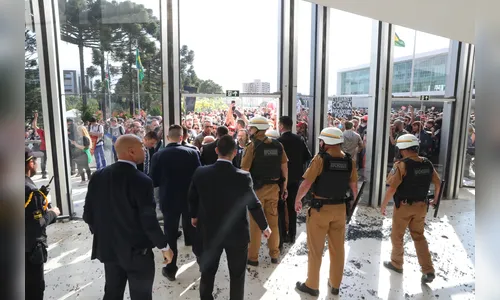 Oposição recorre ao STF contra projeto que terceiriza escolas no PR