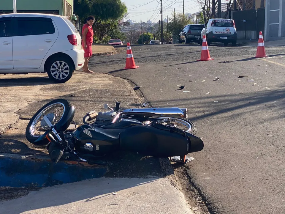 Acidente ocorreu no cruzamento entre as ruas Timbiras e Tamoios